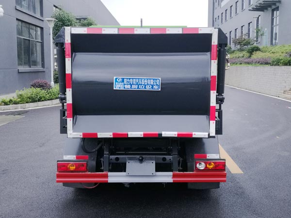 福田小型藍(lán)牌餐廚垃圾車(chē)