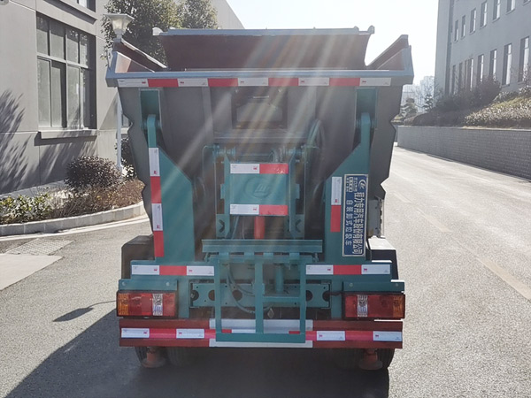 福田小型自裝卸式垃圾車(chē)