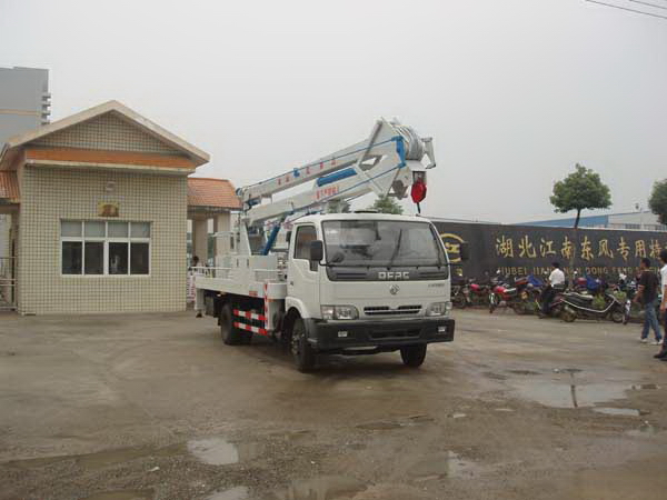 東風多利卡消防車帶高空作業(yè)平臺